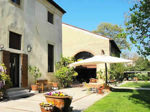 Organic Holidays - Palazzetto Ardi, via Ciron 4, Torri di Confine, 36053 Gambellara [VI]. 