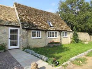 Organic Holidays - The Cart Shed, Abbey Home Farm, Cirencester. GL7 5HF